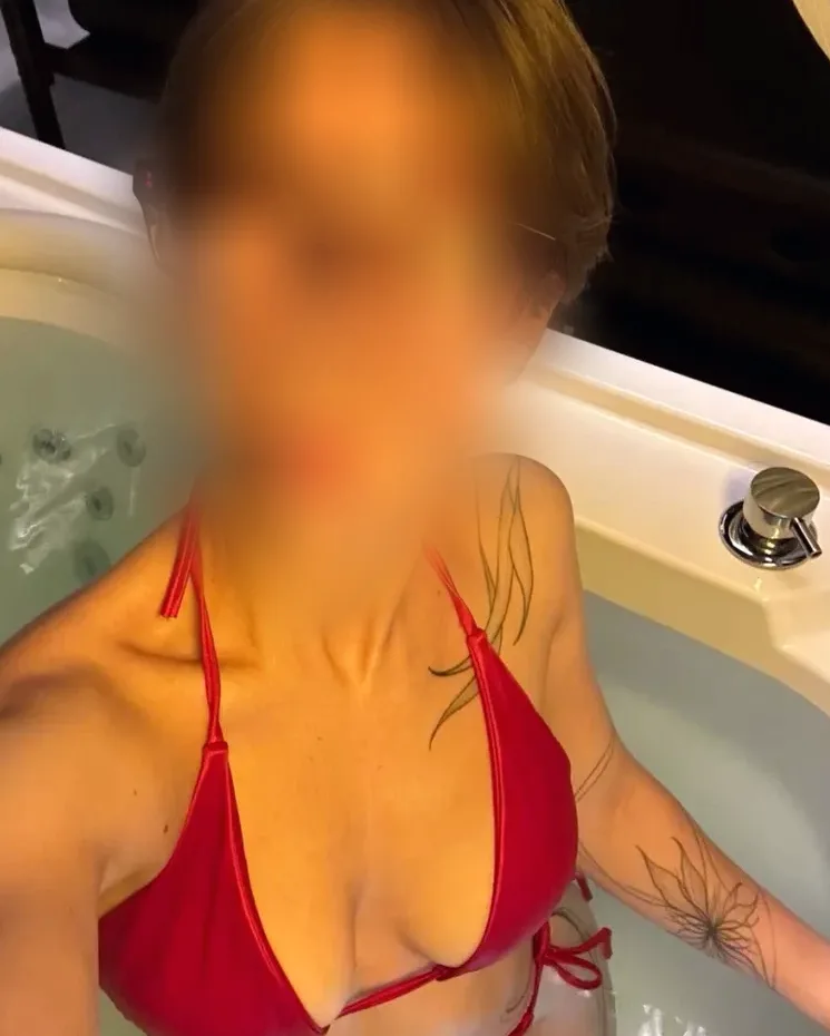 Fiona, 21