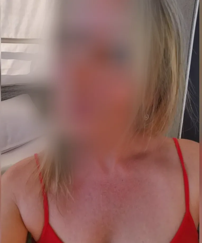 Larissa, 36