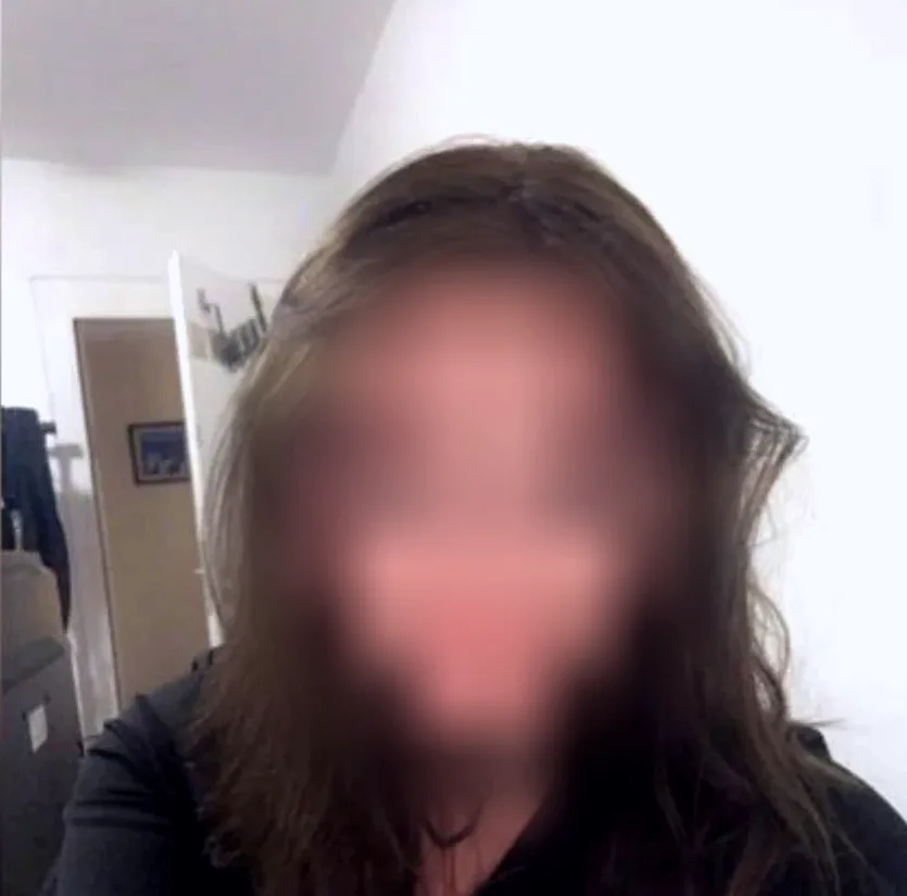 Manuela, 25
