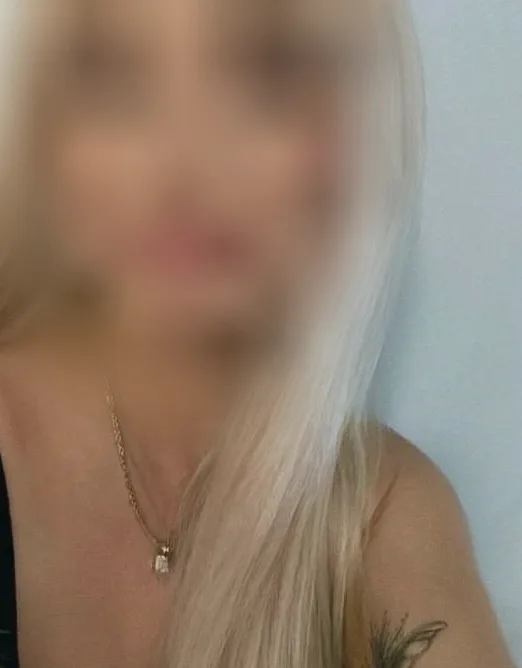 Melina, 33