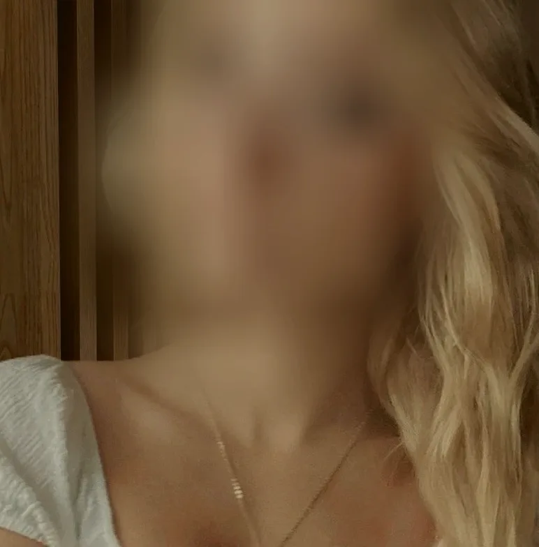 Nadine, 19