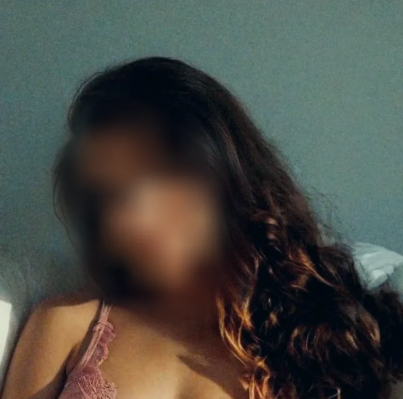 Nicole, 25