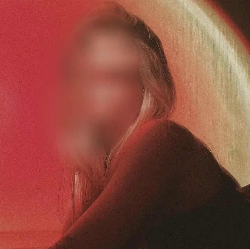 Viktoria, 23