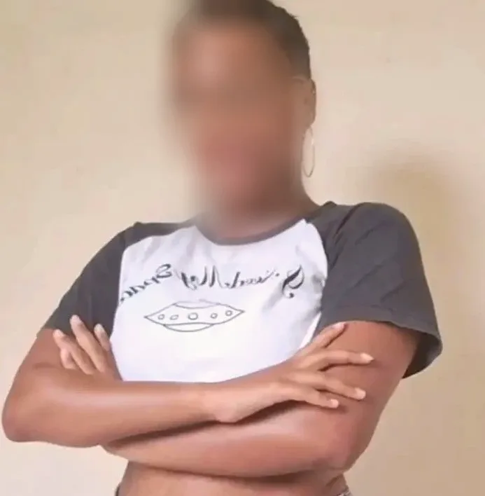 Zeynep, 27